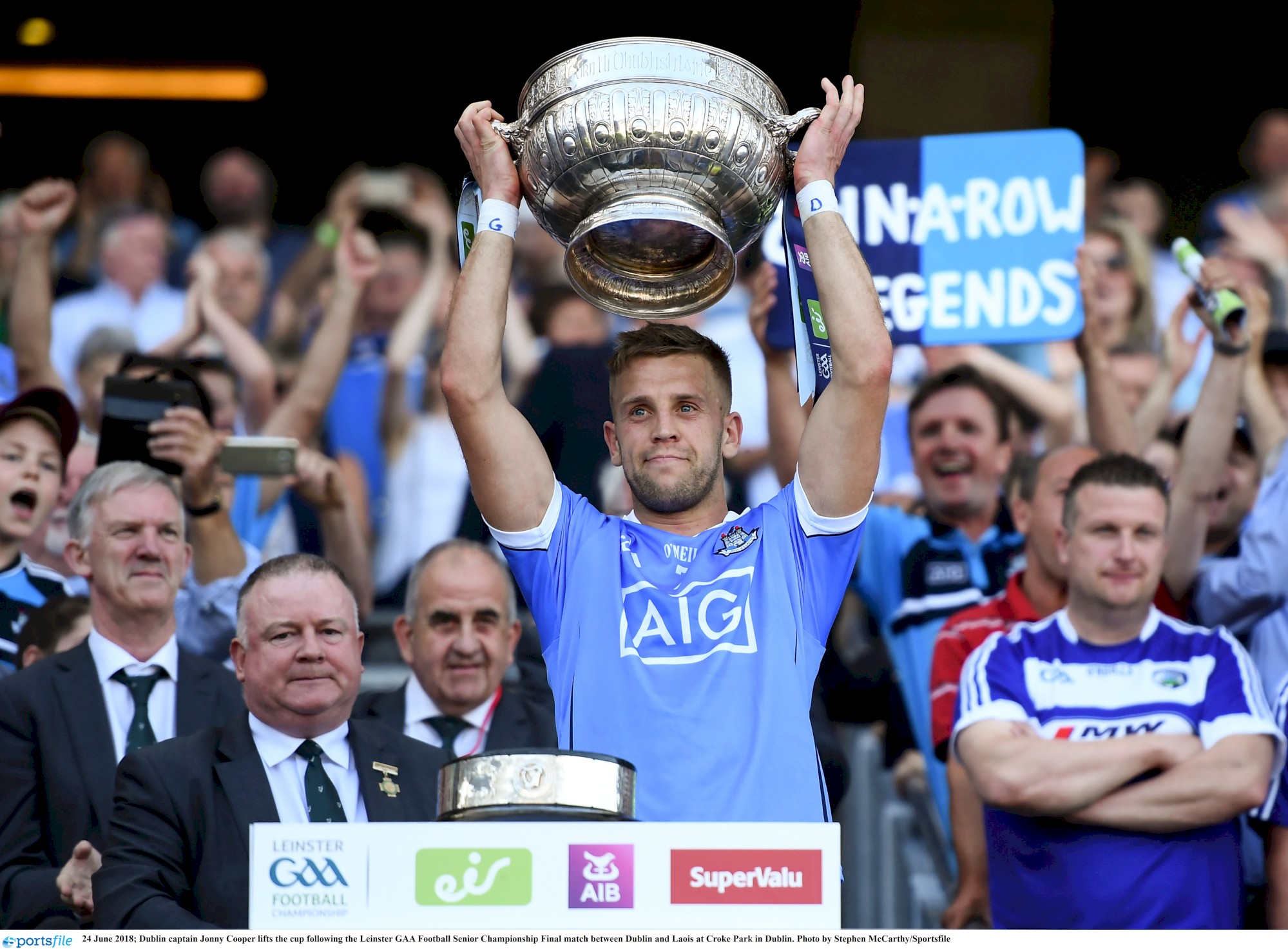 jonny cooper with leinster cup 18.jpg
