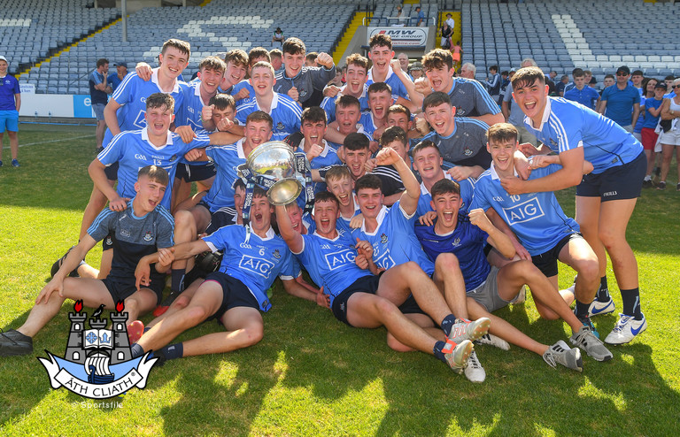 dubs mhc 18 leinster final win group.jpg