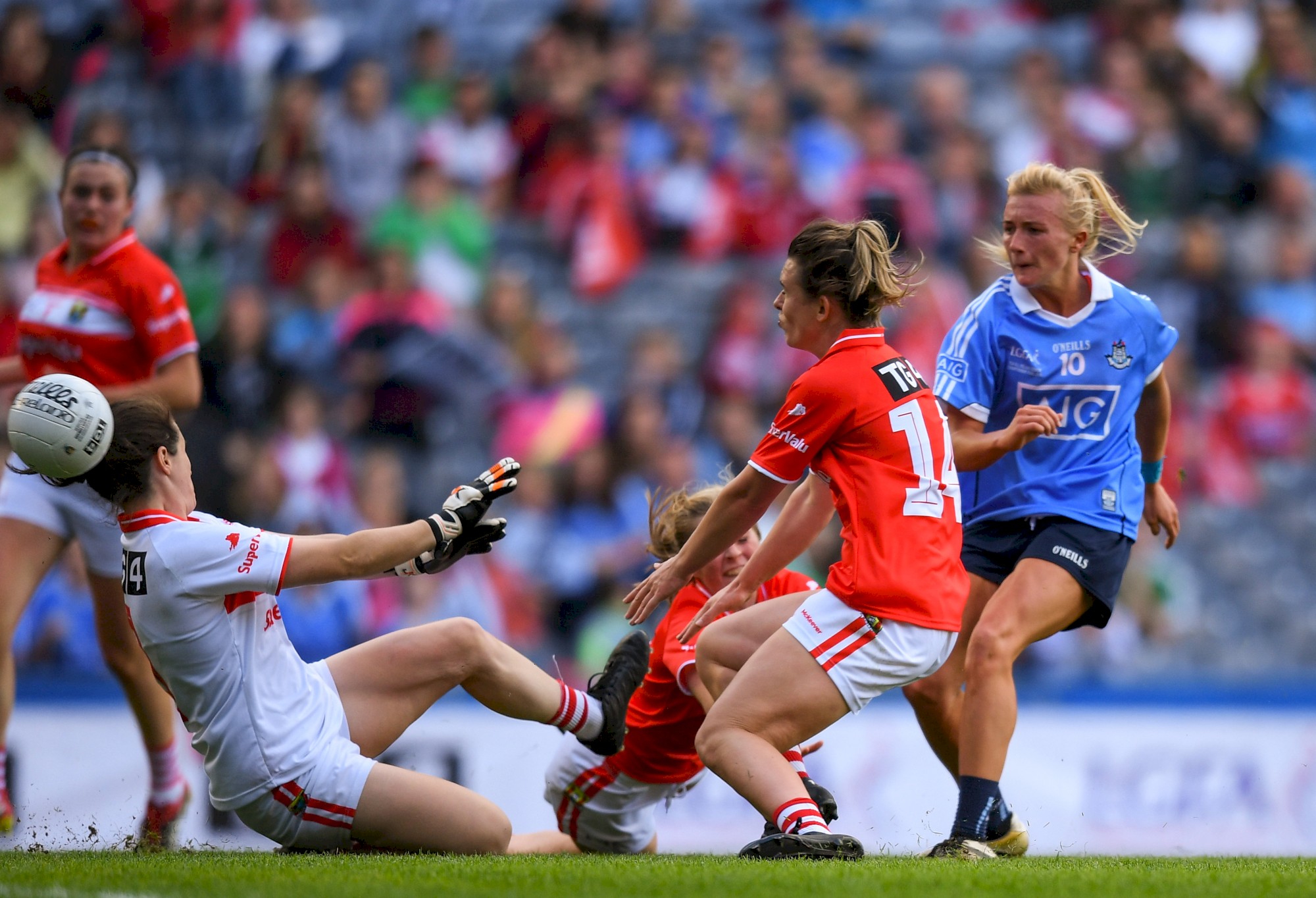 CARLA ROWE LADIES FINAL 18 V CORK.jpg